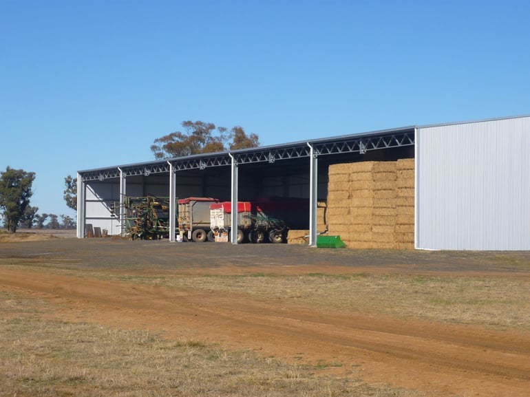 This combined farm machinery and hay shed utilises trussovers for extra support