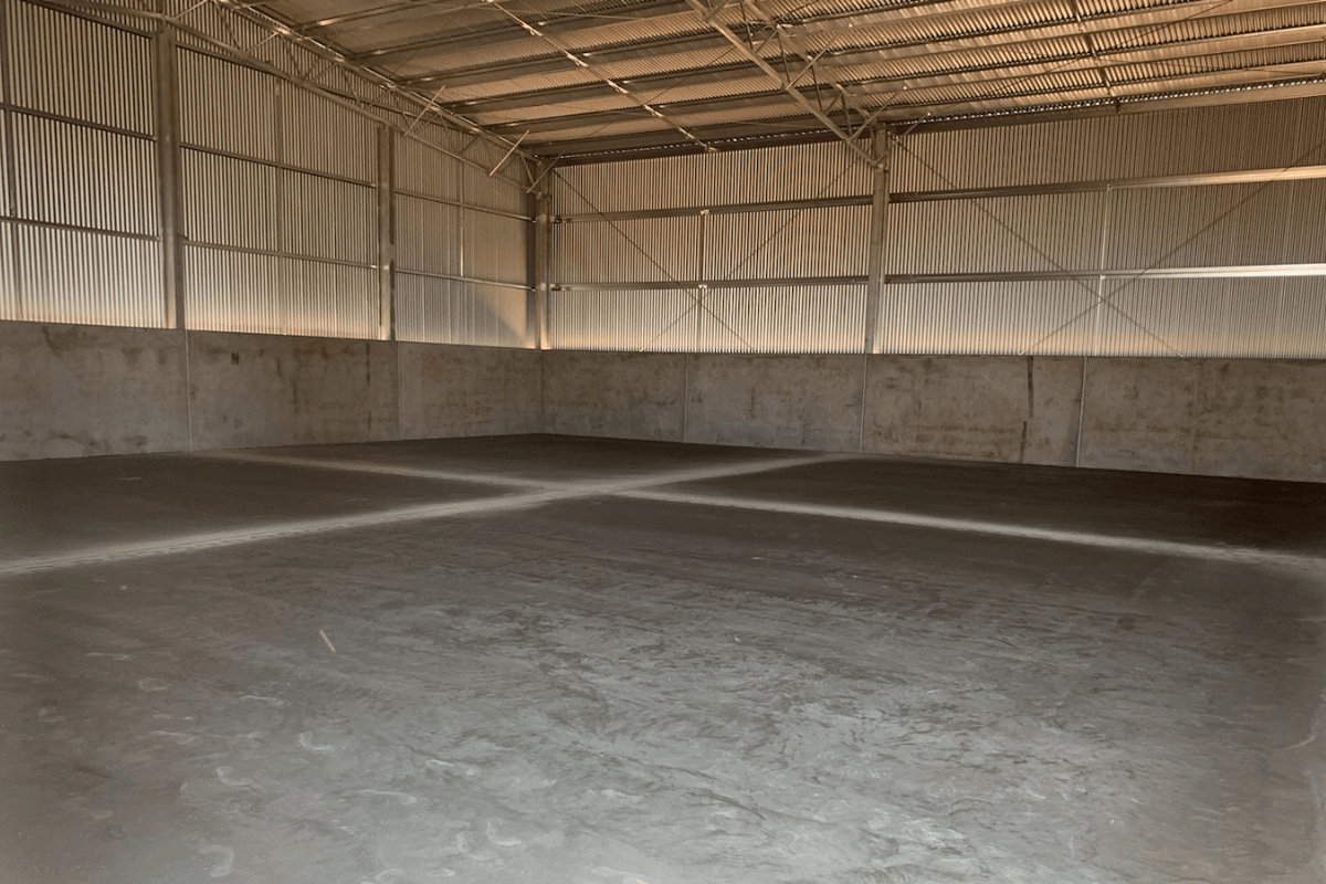 Fertiliser shed with concrete floor