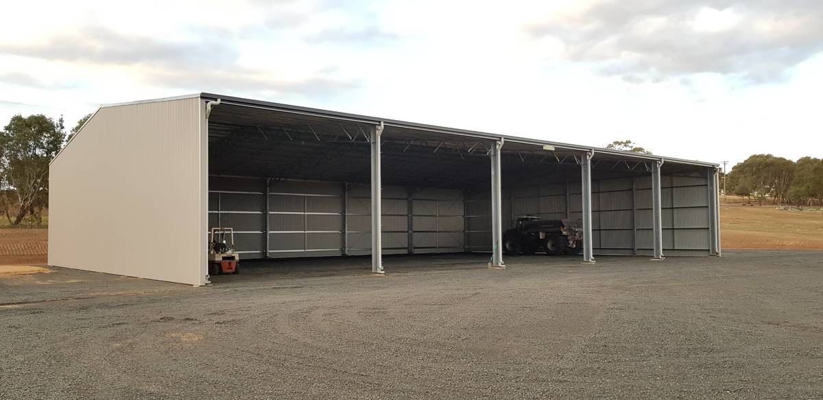 Slanted view of farm shed - Harden