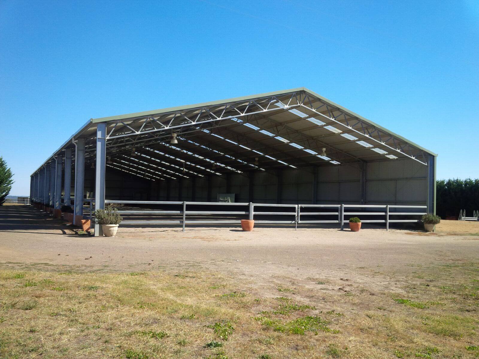 Semi-enclosed covered dressage arena
