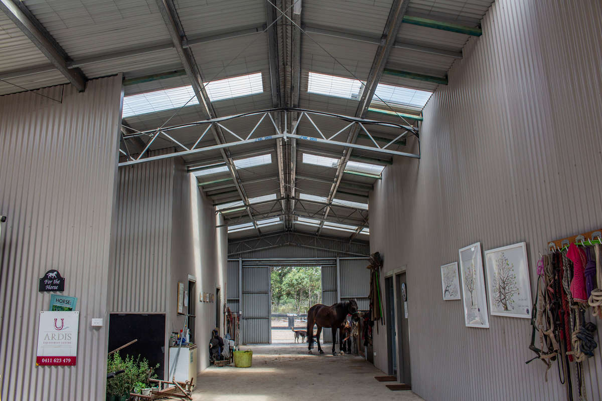 Stable attached to dressage arena in Bungonia