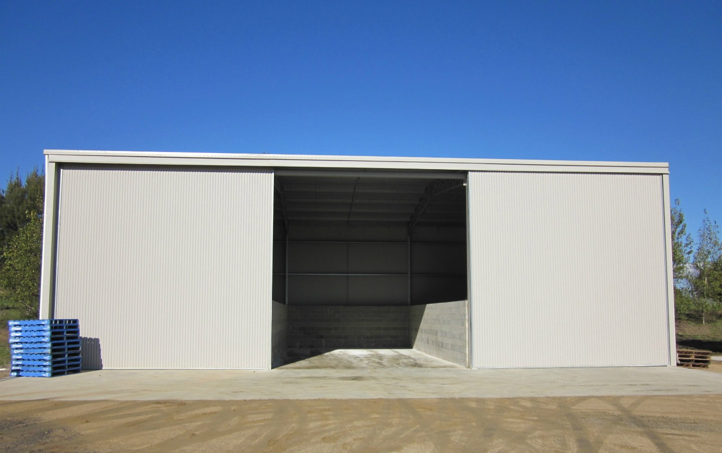 Commercial shed - Maimuru - Front view